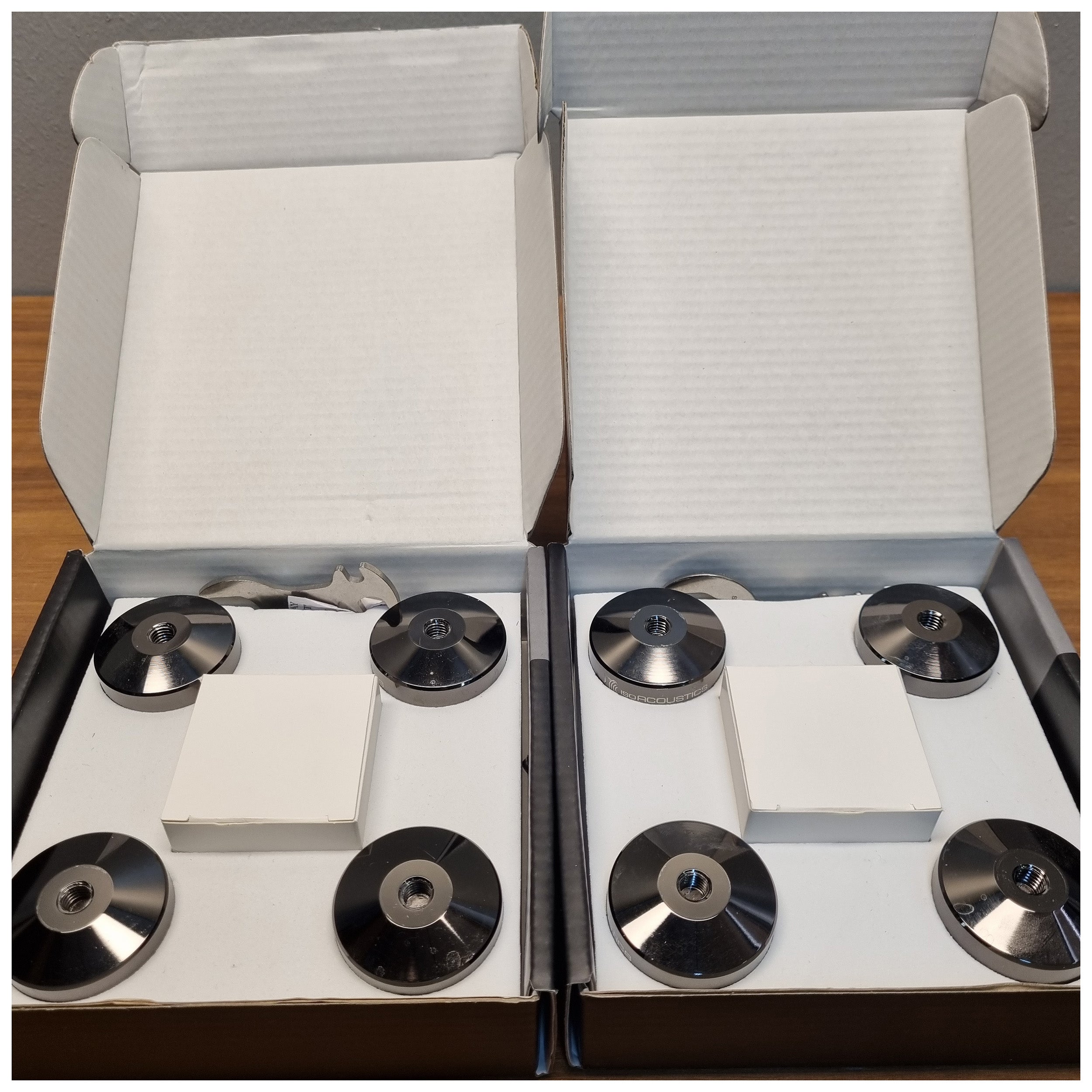 Isoacoustics Gaia III