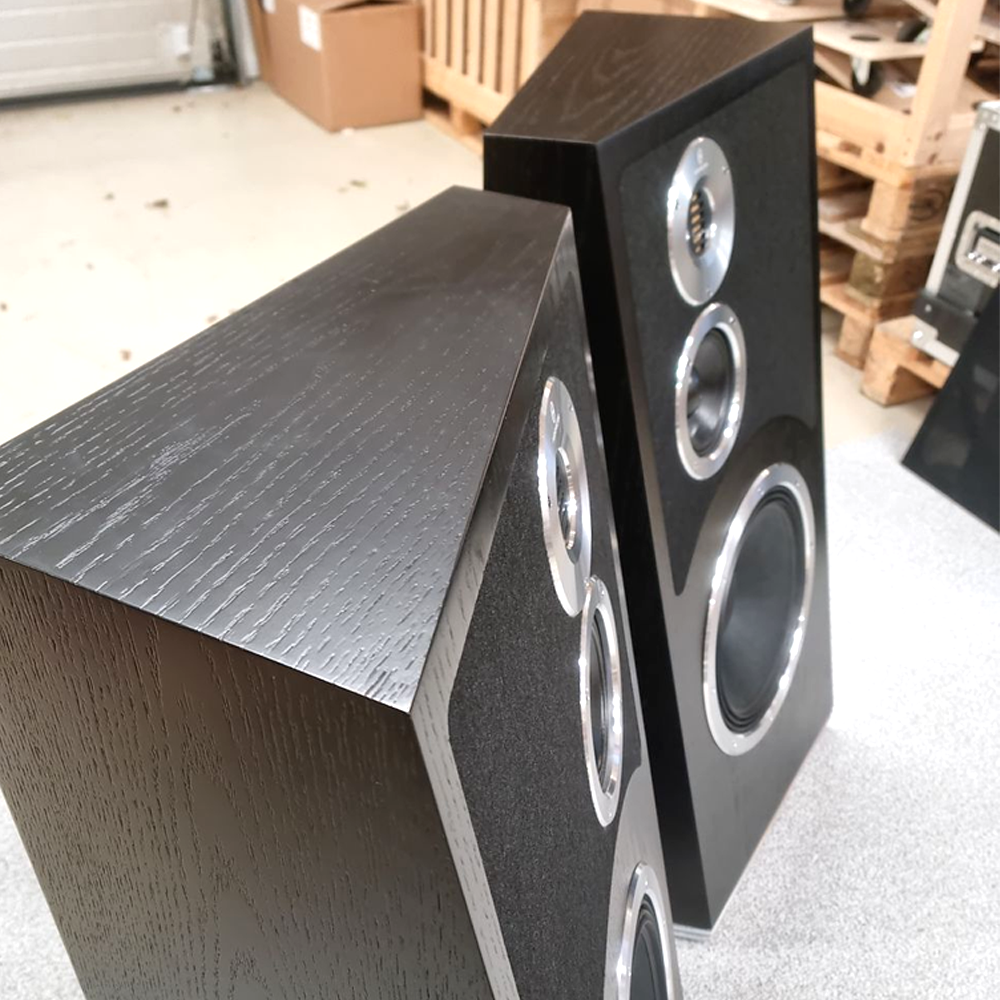 Audiovector Trapeze Ri – brugt sæt i Black Ash