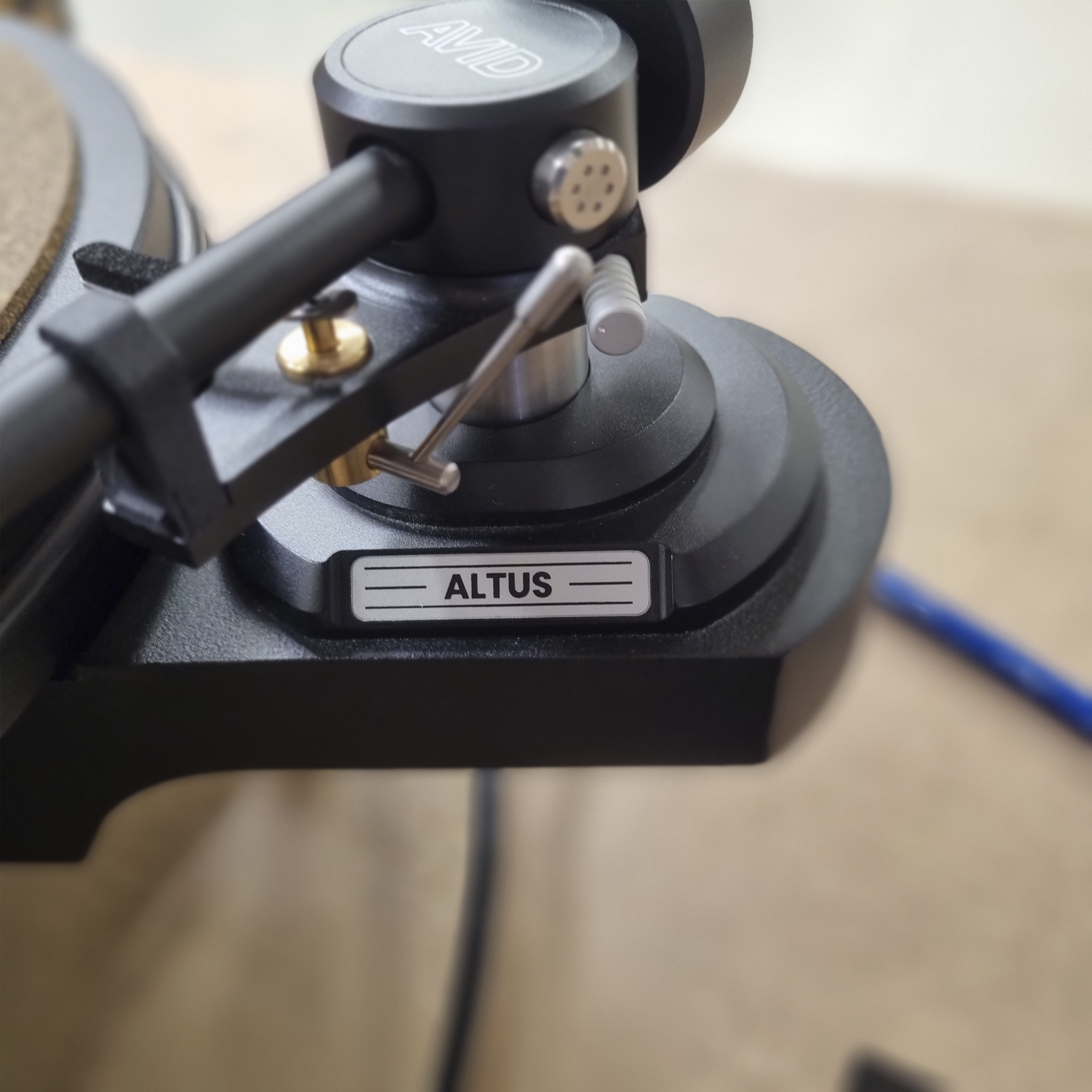 Avid Volvere/Altus arm u pick-up