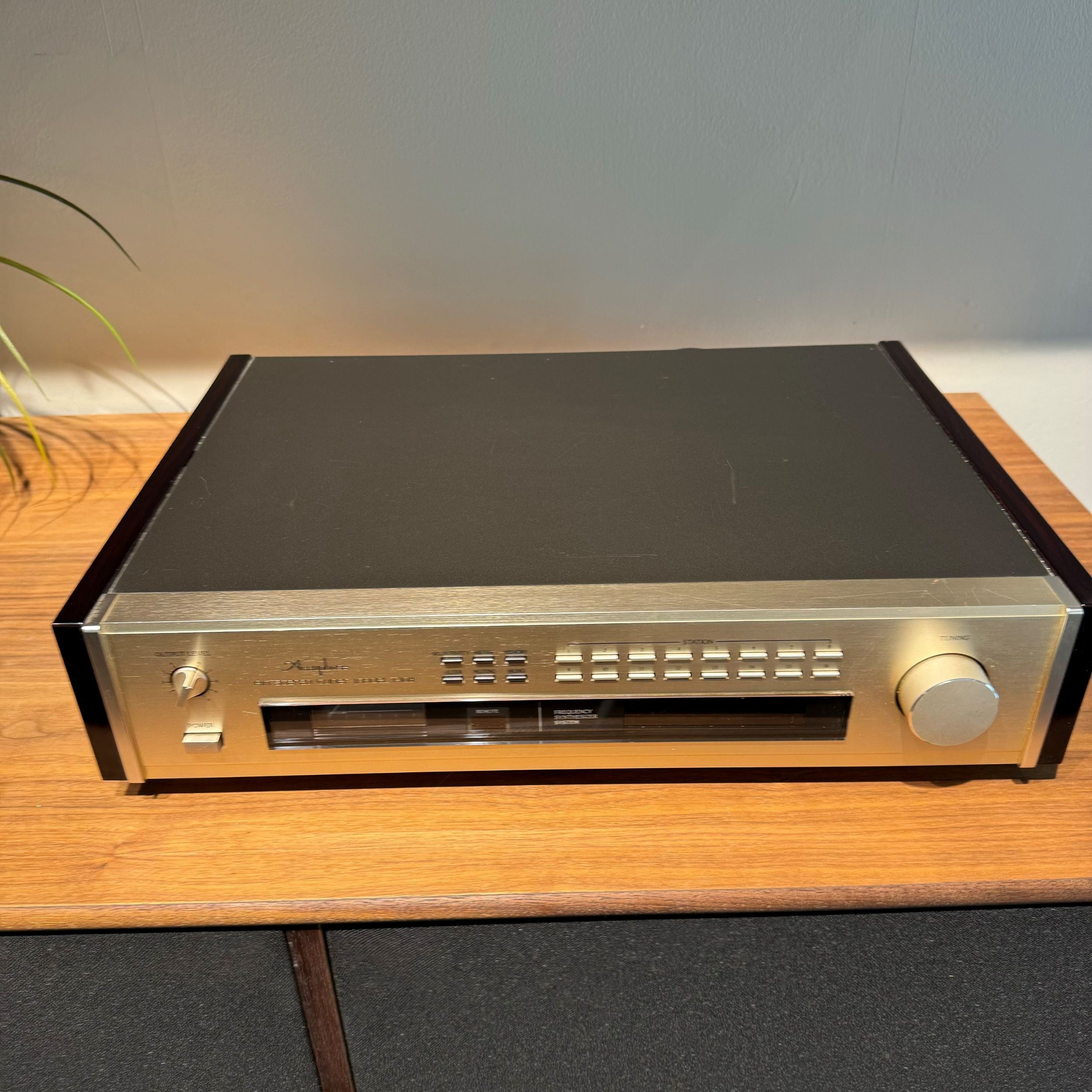 Accuphase T-108 Tuner