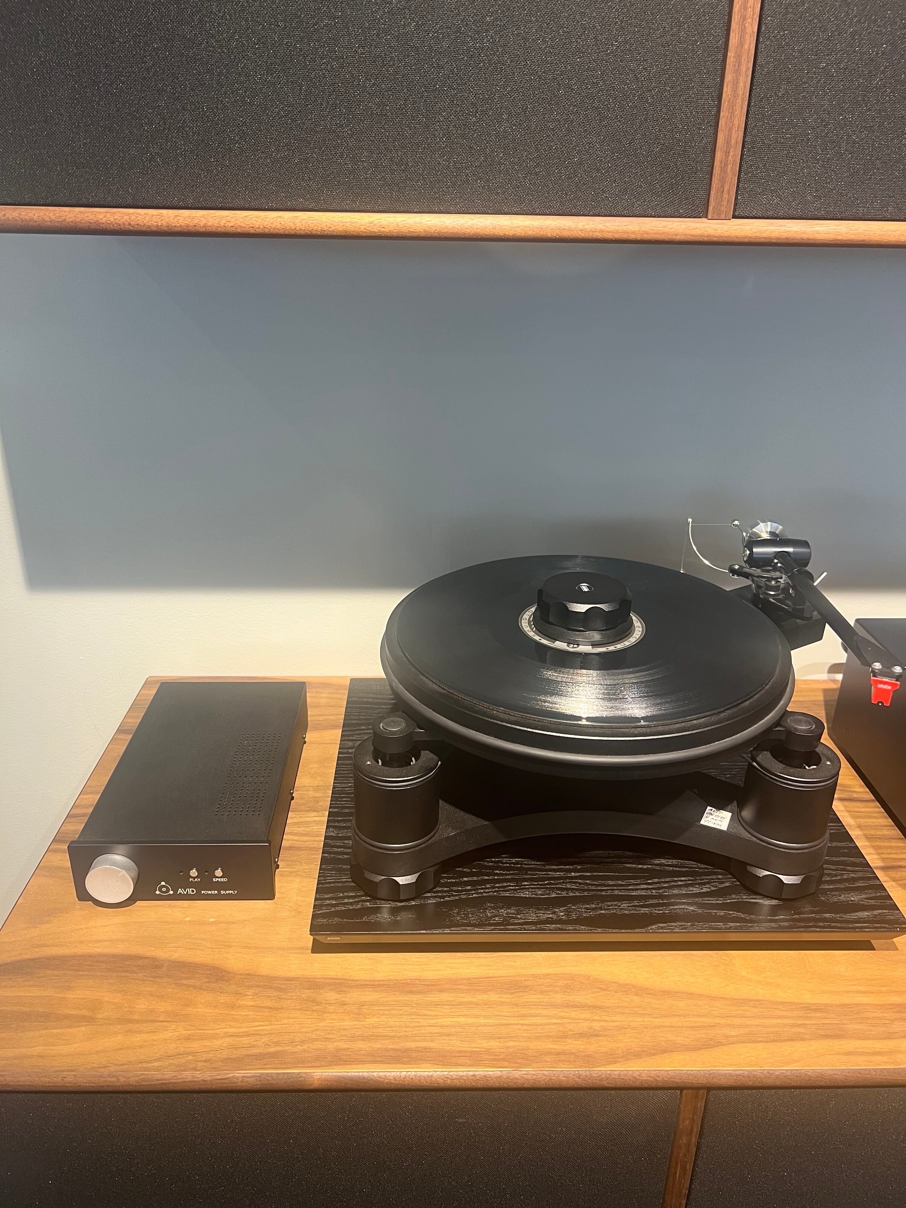 Avid Volvere SP Turntable med Origin Live Silver Tonearm / Demo