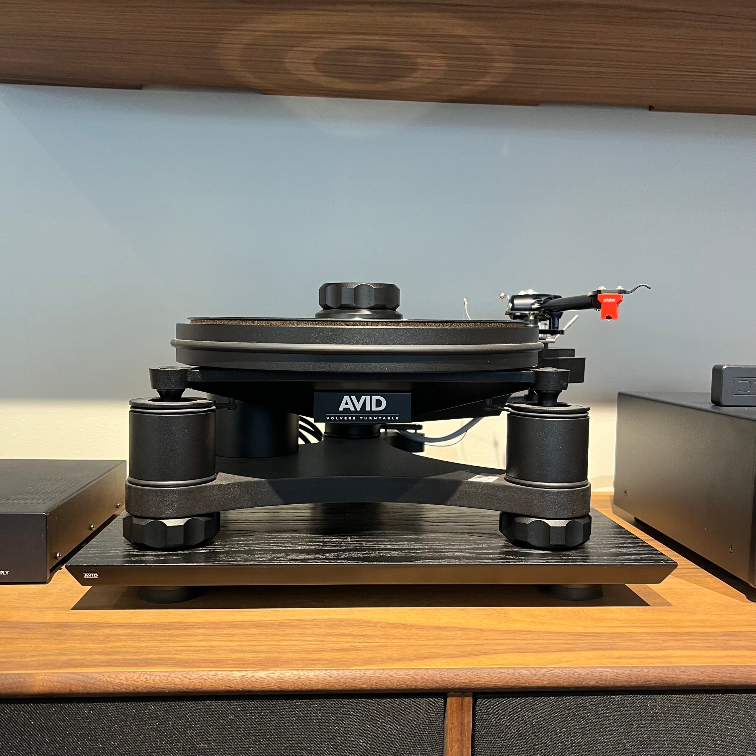 Avid Volvere SP Turntable med Origin Live Silver Tonearm / Demo