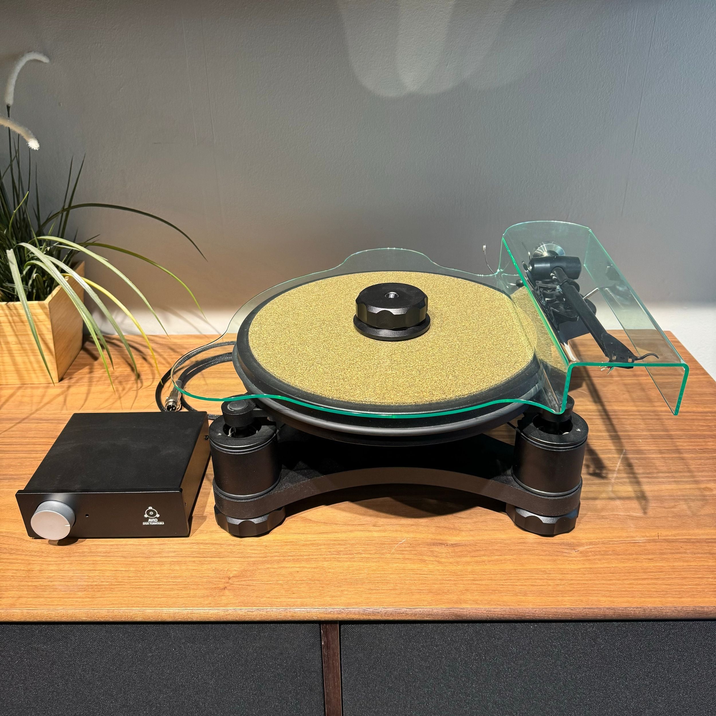 Avid Volvere SP Turntable with Origin Live Silver