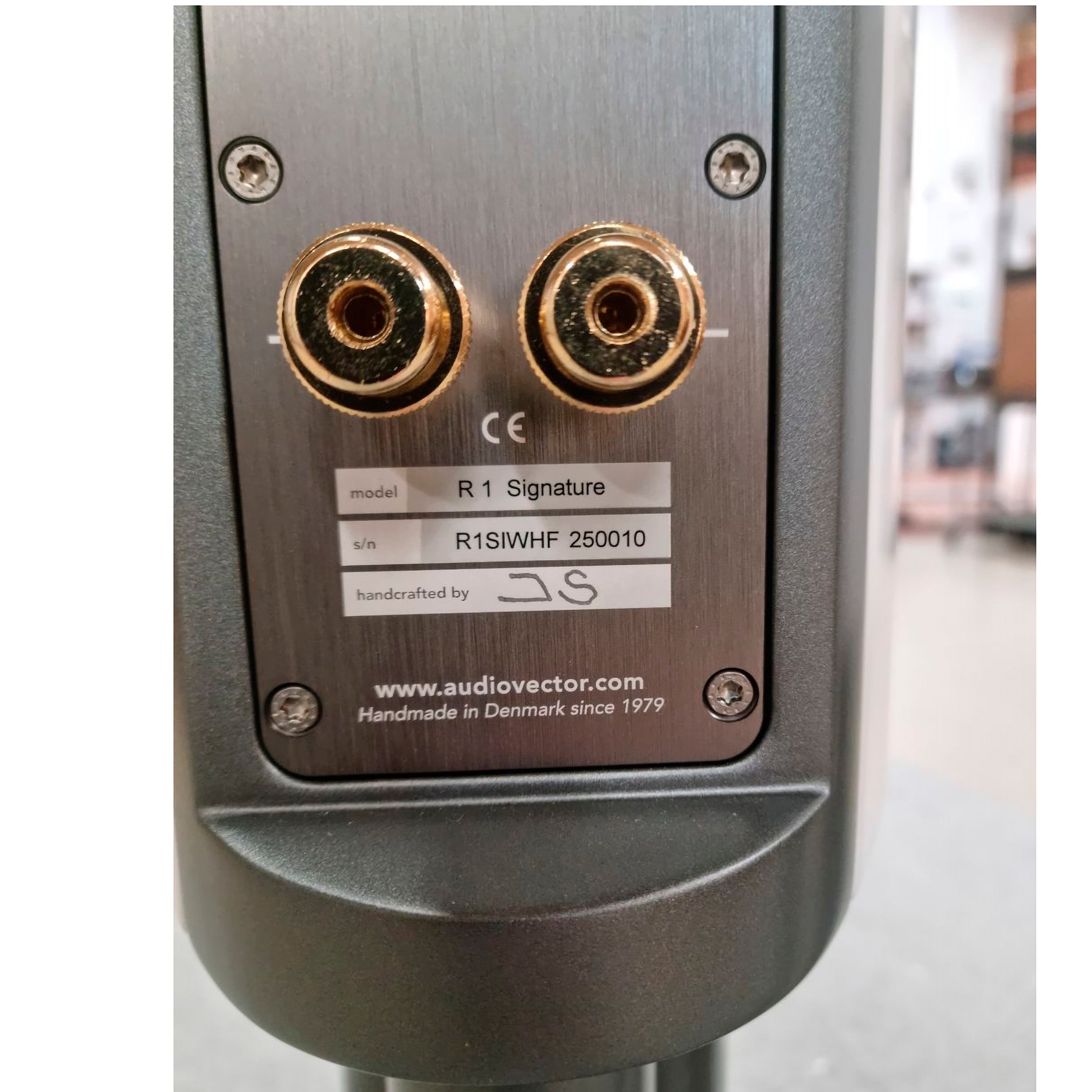 Audiovector R1 Signature (BRUGT)